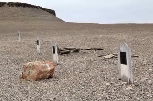 Beechey Island 009-AXW 0884.jpg